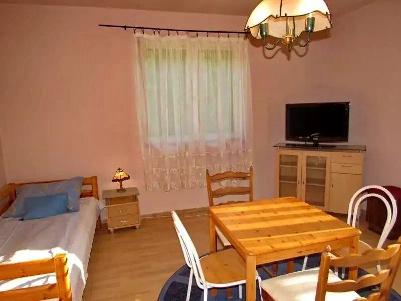 Debrețin Cazare | Sat de vacanță (K0663-28) Imaginea poate fi supusă drepturilor de autor. Se recomandă contactarea titularului drepturilor.