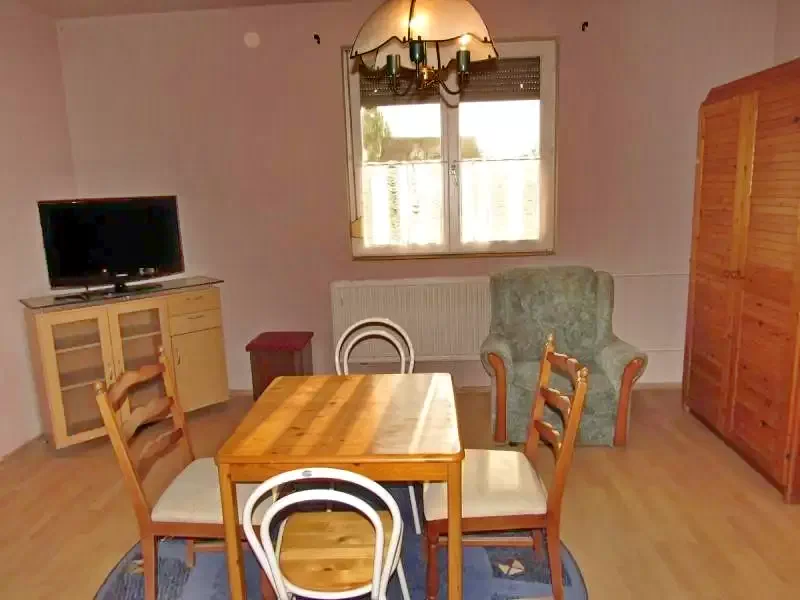 Debrețin Cazare | Sat de vacanță (K0663-33) Imaginea poate fi supusă drepturilor de autor. Se recomandă contactarea titularului drepturilor.