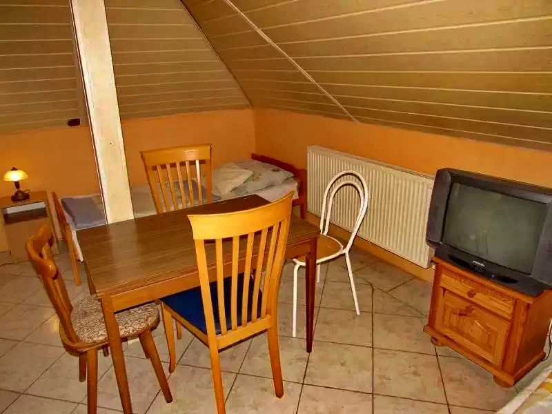 Debrețin Cazare | Sat de vacanță (K0663-47) Imaginea poate fi supusă drepturilor de autor. Se recomandă contactarea titularului drepturilor.