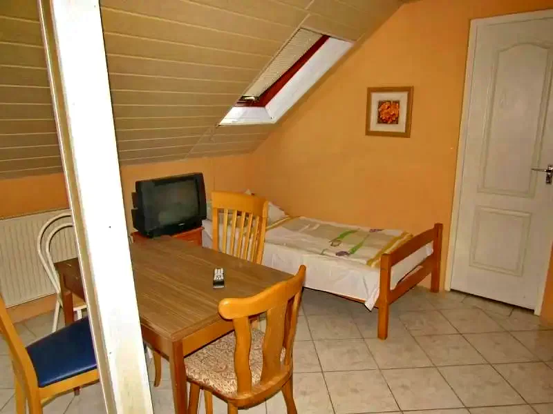 Debrețin Cazare | Sat de vacanță (K0663-51) Imaginea poate fi supusă drepturilor de autor. Se recomandă contactarea titularului drepturilor.