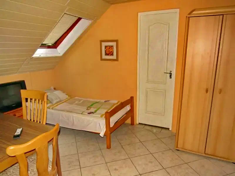 Debrețin Cazare | Sat de vacanță (K0663-52) Imaginea poate fi supusă drepturilor de autor. Se recomandă contactarea titularului drepturilor.