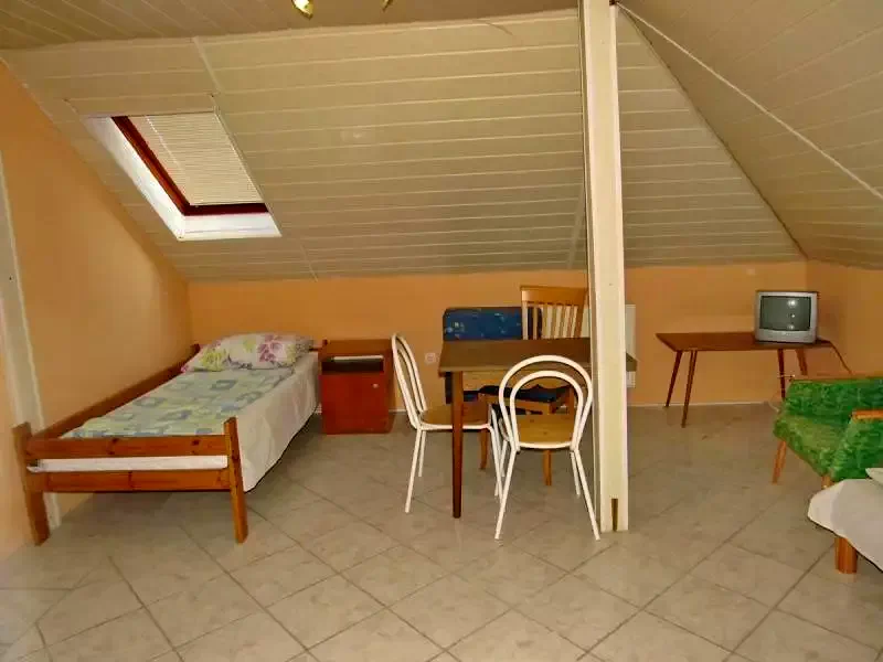 Debrețin Cazare | Sat de vacanță (K0663-57) Imaginea poate fi supusă drepturilor de autor. Se recomandă contactarea titularului drepturilor.