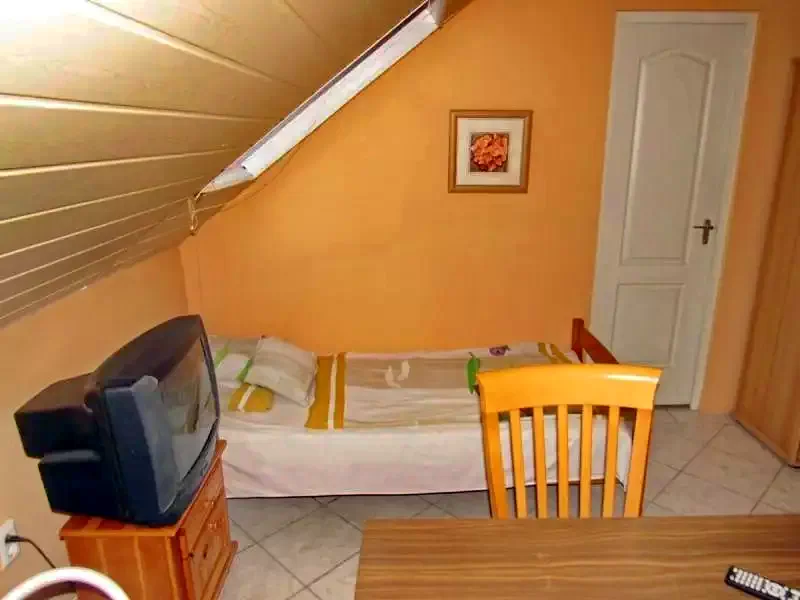 Debrețin Cazare | Sat de vacanță (K0663-62) Imaginea poate fi supusă drepturilor de autor. Se recomandă contactarea titularului drepturilor.