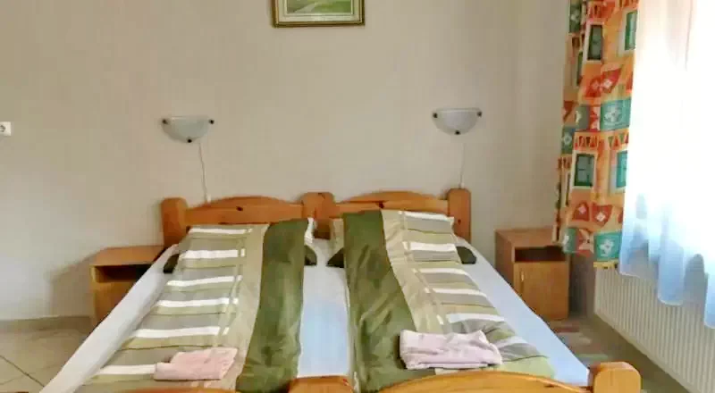  Cazare | Hotel**** (K0001-3) Imaginea poate fi supusă drepturilor de autor. Se recomandă contactarea titularului drepturilor.