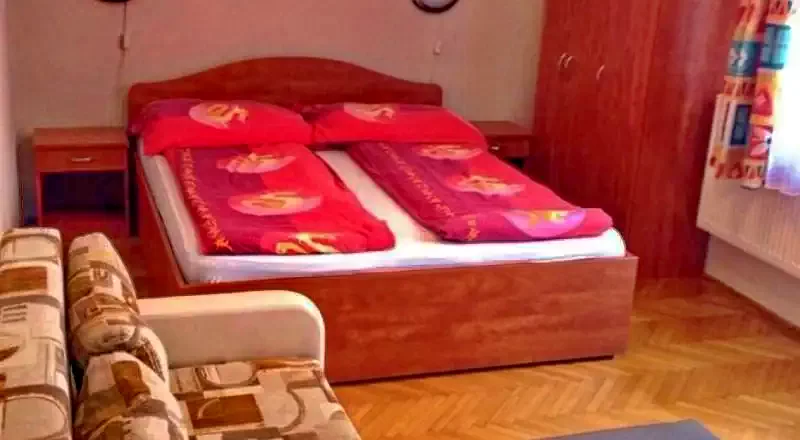 Hajdúszoboszló Szállás | Vendégház (K0001-4) A kép szerzői jogvédelem alatt állhat. Javasolt a kapcsolatfelvétel a jog tulajdonossal. Hajdúszoboszló Szállás | Vendégház (K0001-4) A kép szerzői jogvédelem alatt állhat. Javasolt a kapcsolatfelvétel a jog tulajdonossal.