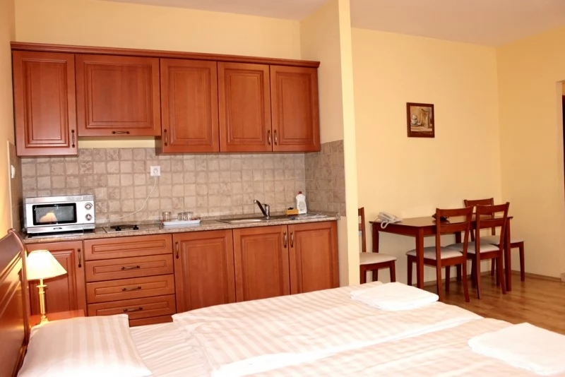  Cazare | Pensiune turistică (K0168-2) Imaginea poate fi supusă drepturilor de autor. Se recomandă contactarea titularului drepturilor.