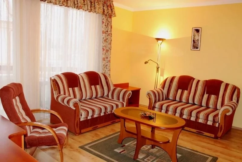  Cazare | Pensiune turistică (K0168-25) Imaginea poate fi supusă drepturilor de autor. Se recomandă contactarea titularului drepturilor.