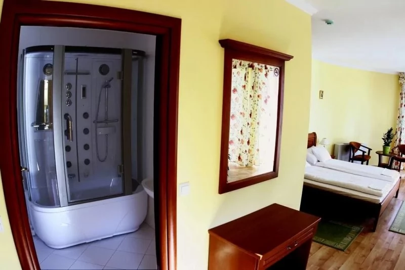  Cazare | Pensiune turistică (K0168-31) Imaginea poate fi supusă drepturilor de autor. Se recomandă contactarea titularului drepturilor.