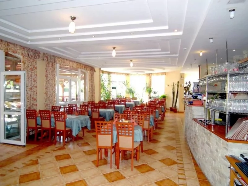  Cazare | Pensiune turistică (K0168-33) Imaginea poate fi supusă drepturilor de autor. Se recomandă contactarea titularului drepturilor.