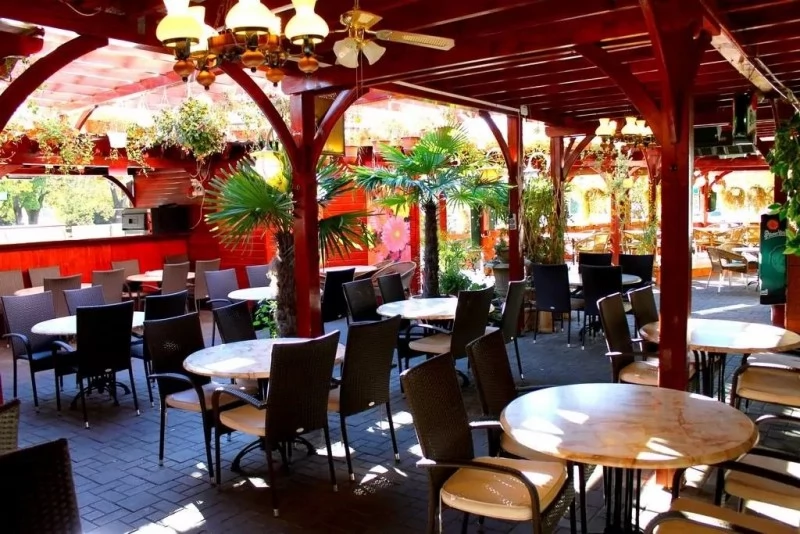  Cazare | Pensiune turistică (K0168-37) Imaginea poate fi supusă drepturilor de autor. Se recomandă contactarea titularului drepturilor.