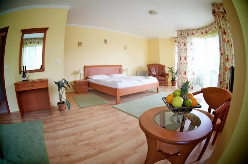  Cazare | Pensiune turistică (K0168-45) Imaginea poate fi supusă drepturilor de autor. Se recomandă contactarea titularului drepturilor.