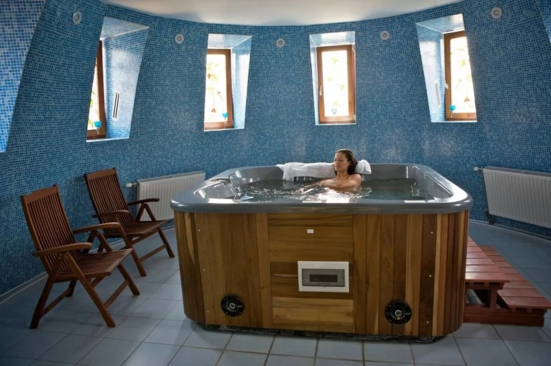  Cazare | Pensiune turistică (K0168-49) Imaginea poate fi supusă drepturilor de autor. Se recomandă contactarea titularului drepturilor.