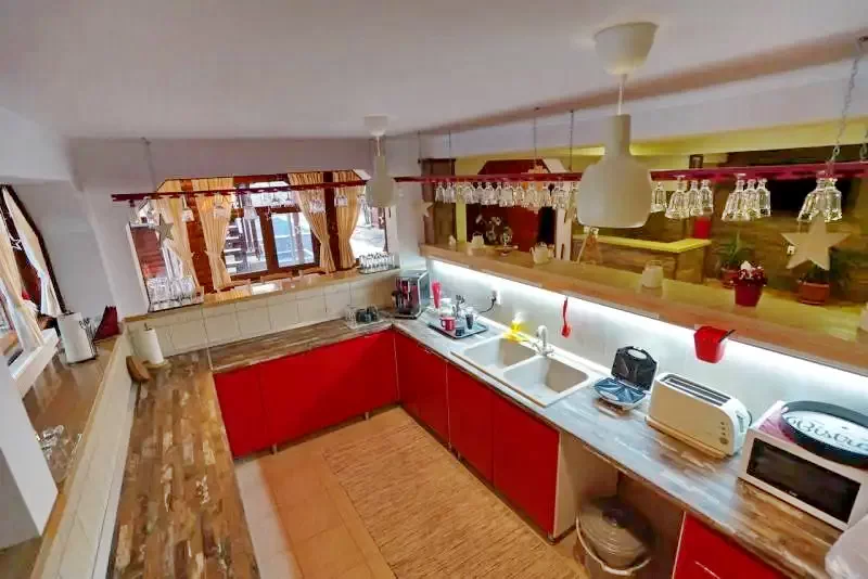 Brădești Cazare | Motel (K1259-3) Imaginea poate fi supusă drepturilor de autor. Se recomandă contactarea titularului drepturilor.