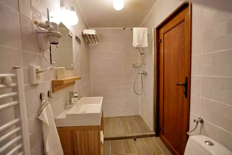 Brădești Cazare | Motel (K1259-14) Imaginea poate fi supusă drepturilor de autor. Se recomandă contactarea titularului drepturilor.