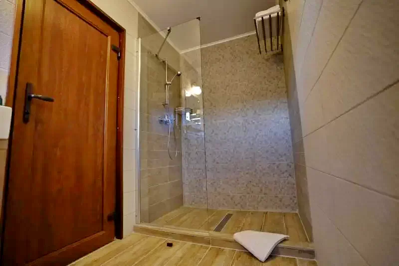 Brădești Cazare | Motel (K1259-20) Imaginea poate fi supusă drepturilor de autor. Se recomandă contactarea titularului drepturilor.