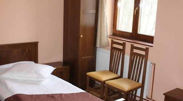 Reci Cazare | Motel (K1450-16) Imaginea poate fi supusă drepturilor de autor. Se recomandă contactarea titularului drepturilor.