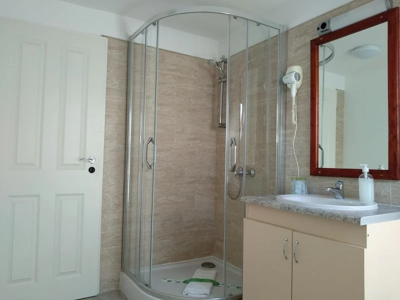 Caransebeș Cazare | Motel (K1457-12) Imaginea poate fi supusă drepturilor de autor. Se recomandă contactarea titularului drepturilor.