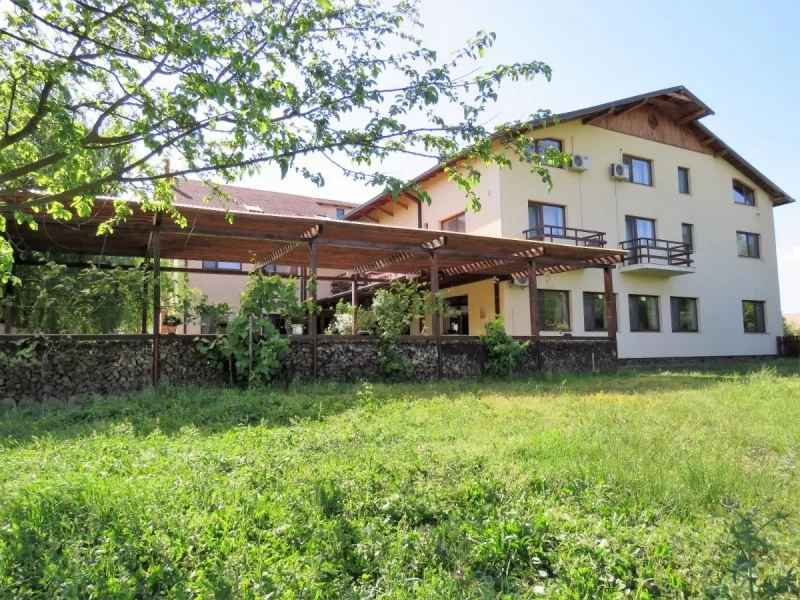 Caransebeș Cazare | Motel (K1457-35) Imaginea poate fi supusă drepturilor de autor. Se recomandă contactarea titularului drepturilor.