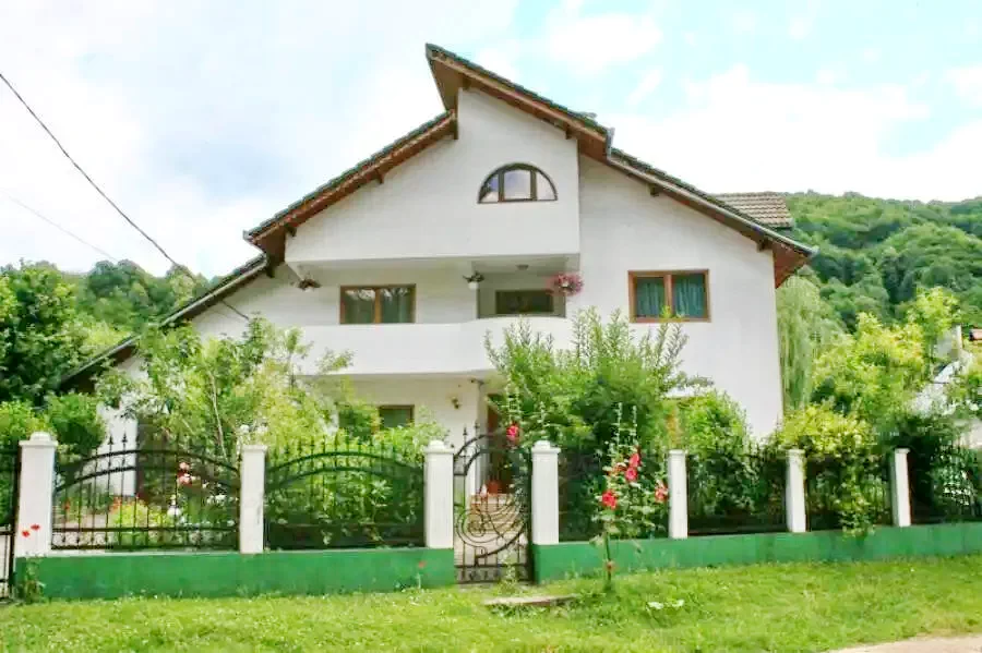 Pietreni Cazare | Motel (K0644-20) Imaginea poate fi supusă drepturilor de autor. Se recomandă contactarea titularului drepturilor.