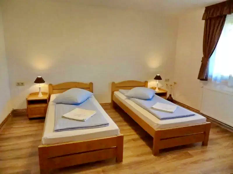 Feliceni Cazare | Motel (K0384-17) Imaginea poate fi supusă drepturilor de autor. Se recomandă contactarea titularului drepturilor.