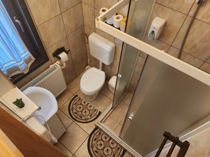 Ciumani Cazare | Motel (K1076-6) Imaginea poate fi supusă drepturilor de autor. Se recomandă contactarea titularului drepturilor.