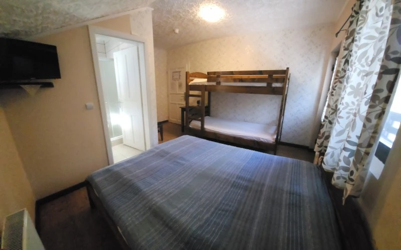 Ciumani Cazare | Motel (K1076-10) Imaginea poate fi supusă drepturilor de autor. Se recomandă contactarea titularului drepturilor.