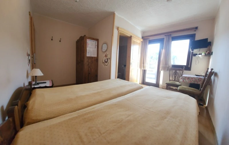 Ciumani Cazare | Motel (K1076-12) Imaginea poate fi supusă drepturilor de autor. Se recomandă contactarea titularului drepturilor.