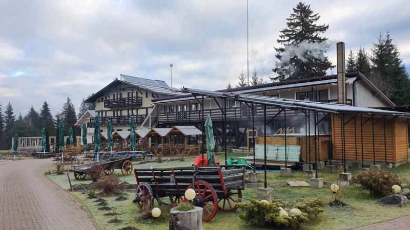 Ciumani Cazare | Motel (K1076-16) Imaginea poate fi supusă drepturilor de autor. Se recomandă contactarea titularului drepturilor.