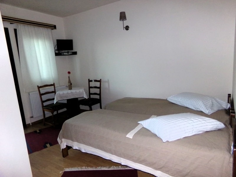 Ciumani Cazare | Motel (K1076-31) Imaginea poate fi supusă drepturilor de autor. Se recomandă contactarea titularului drepturilor.