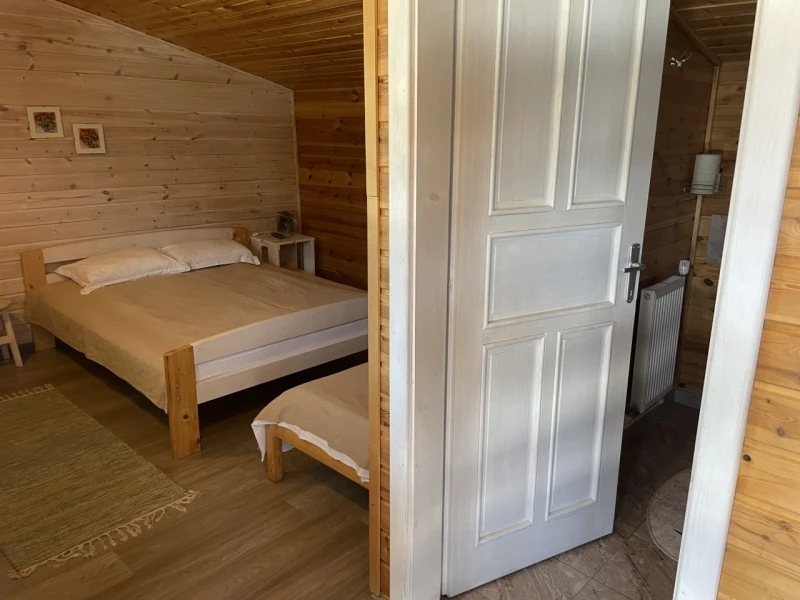 Ciumani Cazare | Motel (K1076-42) Imaginea poate fi supusă drepturilor de autor. Se recomandă contactarea titularului drepturilor.