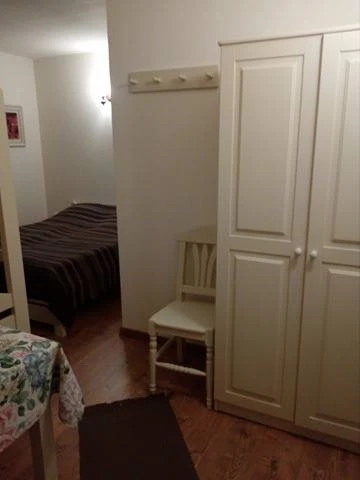 Ciumani Cazare | Pensiune (K1076-75) Imaginea poate fi supusă drepturilor de autor. Se recomandă contactarea titularului drepturilor.