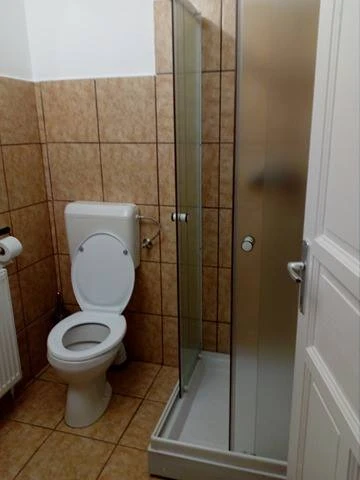 Ciumani Cazare | Motel (K1076-76) Imaginea poate fi supusă drepturilor de autor. Se recomandă contactarea titularului drepturilor.