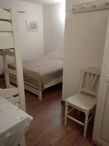 Ciumani Cazare | Pensiune (K1076-81) Imaginea poate fi supusă drepturilor de autor. Se recomandă contactarea titularului drepturilor.