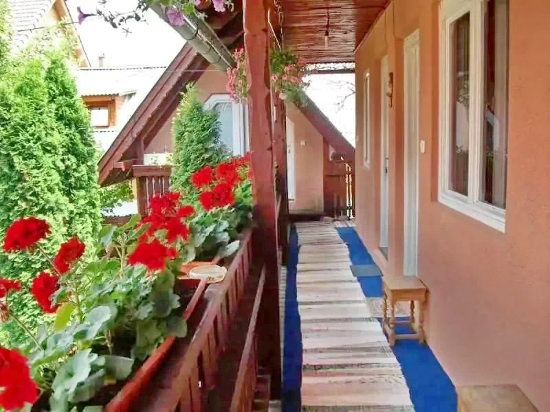 Corund Cazare | Pensiune (K0353-20) Imaginea poate fi supusă drepturilor de autor. Se recomandă contactarea titularului drepturilor.