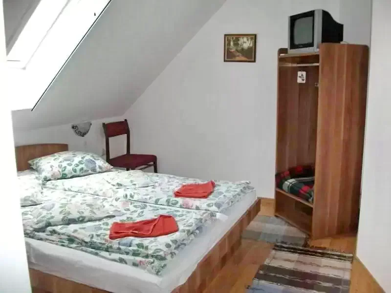Corund Cazare | Pensiune (K0353-24) Imaginea poate fi supusă drepturilor de autor. Se recomandă contactarea titularului drepturilor.