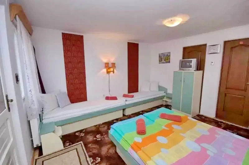 Corund Cazare | Pensiune (K0353-25) Imaginea poate fi supusă drepturilor de autor. Se recomandă contactarea titularului drepturilor.