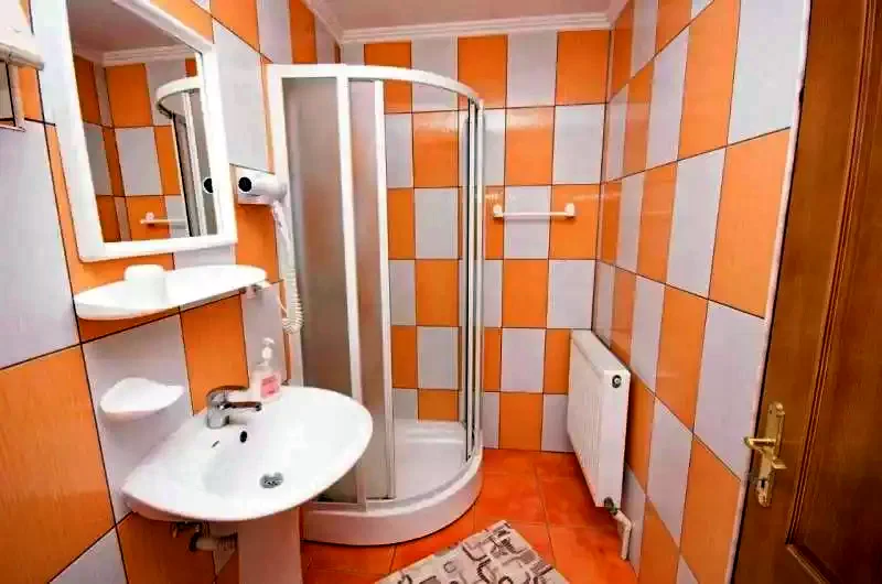 Corund Cazare | Pensiune (K0353-26) Imaginea poate fi supusă drepturilor de autor. Se recomandă contactarea titularului drepturilor.