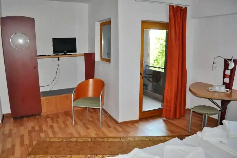 Turda Cazare | Pensiune turistică (K0816-5) Imaginea poate fi supusă drepturilor de autor. Se recomandă contactarea titularului drepturilor.