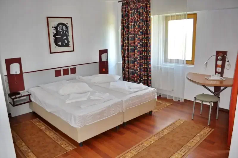 Turda Cazare | Pensiune turistică (K0816-12) Imaginea poate fi supusă drepturilor de autor. Se recomandă contactarea titularului drepturilor.