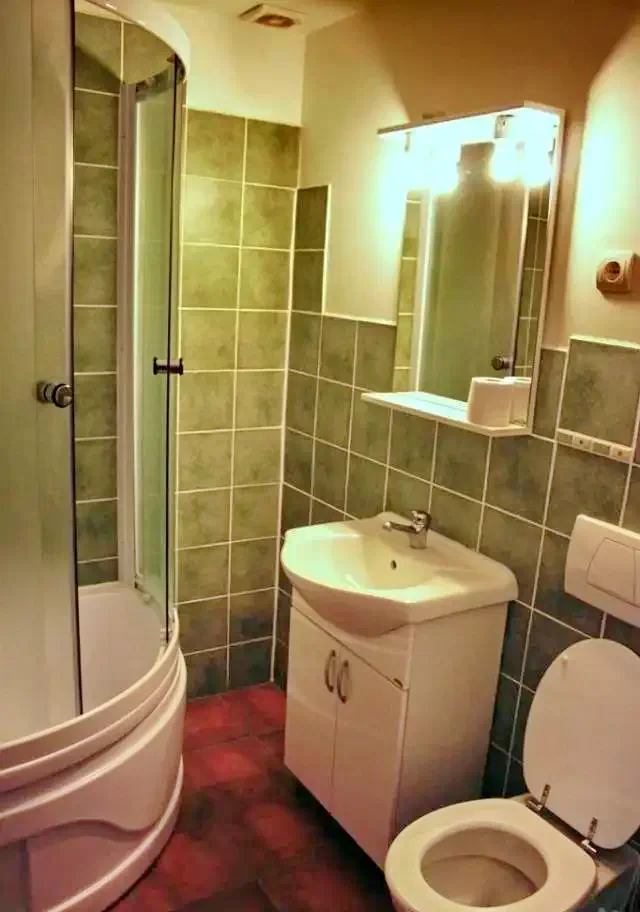 Rugănești Cazare | Hotel**** (K1258-8) Imaginea poate fi supusă drepturilor de autor. Se recomandă contactarea titularului drepturilor.