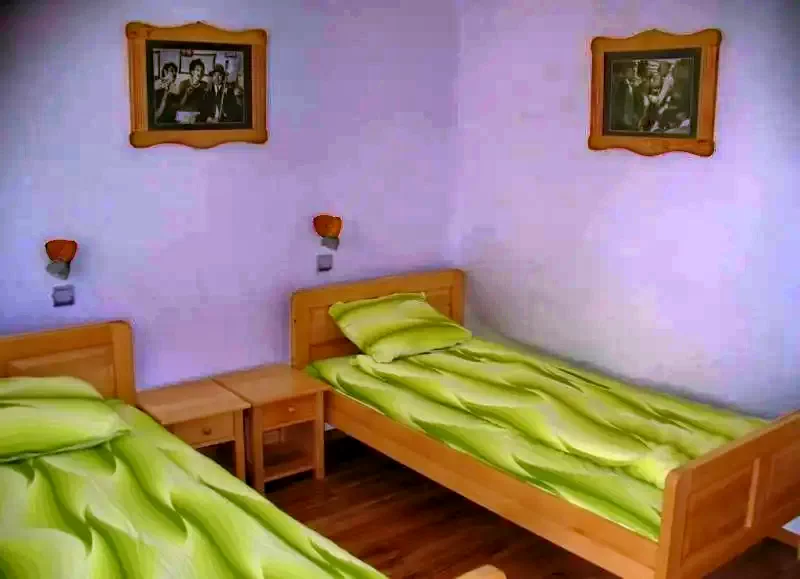 Rugonfalva Szállás | Vendégház (K1258-9) A kép szerzői jogvédelem alatt állhat. Javasolt a kapcsolatfelvétel a jog tulajdonossal. Rugonfalva Szállás | Vendégház (K1258-9) A kép szerzői jogvédelem alatt állhat. Javasolt a kapcsolatfelvétel a jog tulajdonossal.