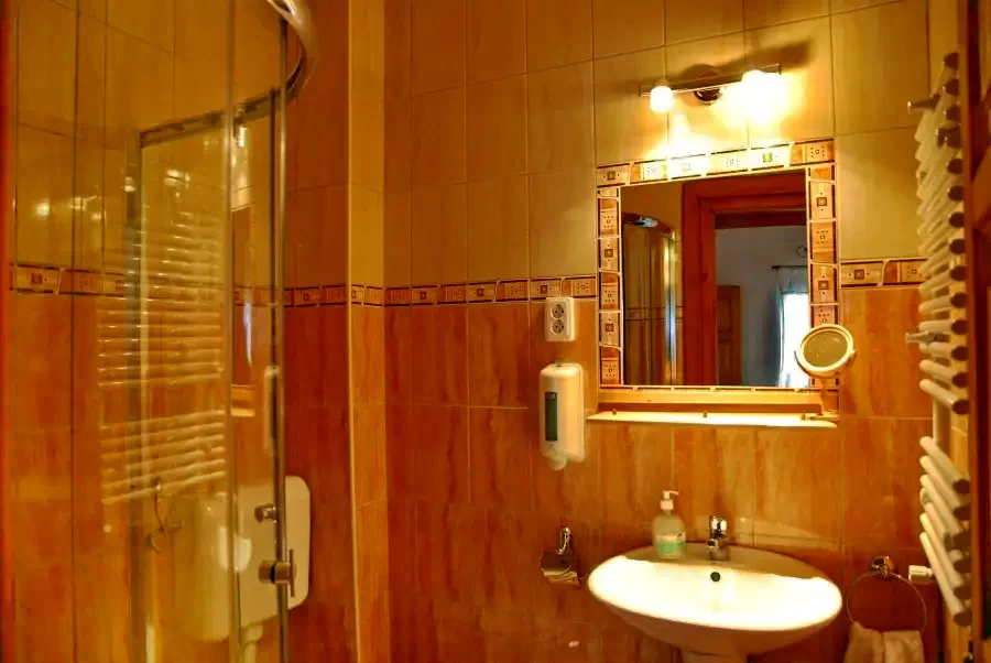 Izvoare Cazare | Cabană (K0400-15) Imaginea poate fi supusă drepturilor de autor. Se recomandă contactarea titularului drepturilor. Izvoare Cazare | Cabană (K0400-15) Imaginea poate fi supusă drepturilor de autor. Se recomandă contactarea titularului drepturilor.