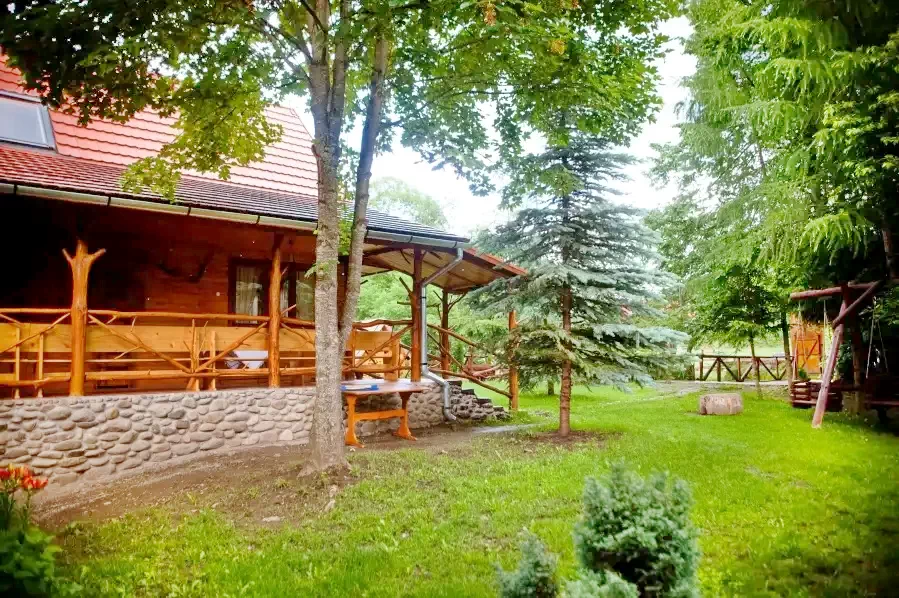 Izvoare Cazare | Sat de vacanță (K0400-22) Imaginea poate fi supusă drepturilor de autor. Se recomandă contactarea titularului drepturilor.