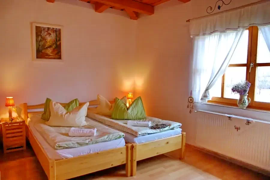 Izvoare Cazare | Sat de vacanță (K0400-35) Imaginea poate fi supusă drepturilor de autor. Se recomandă contactarea titularului drepturilor.