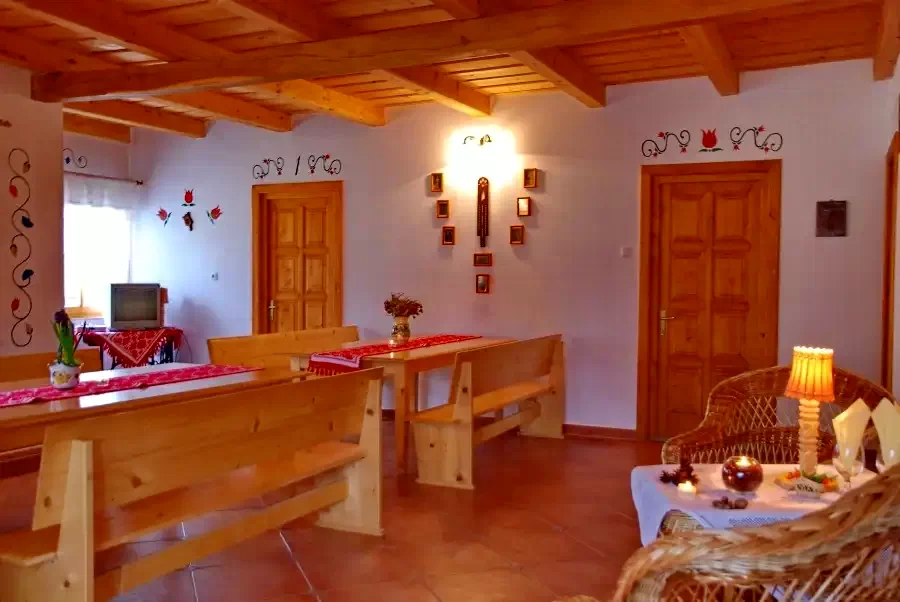 Izvoare Cazare | Sat de vacanță (K0400-36) Imaginea poate fi supusă drepturilor de autor. Se recomandă contactarea titularului drepturilor.