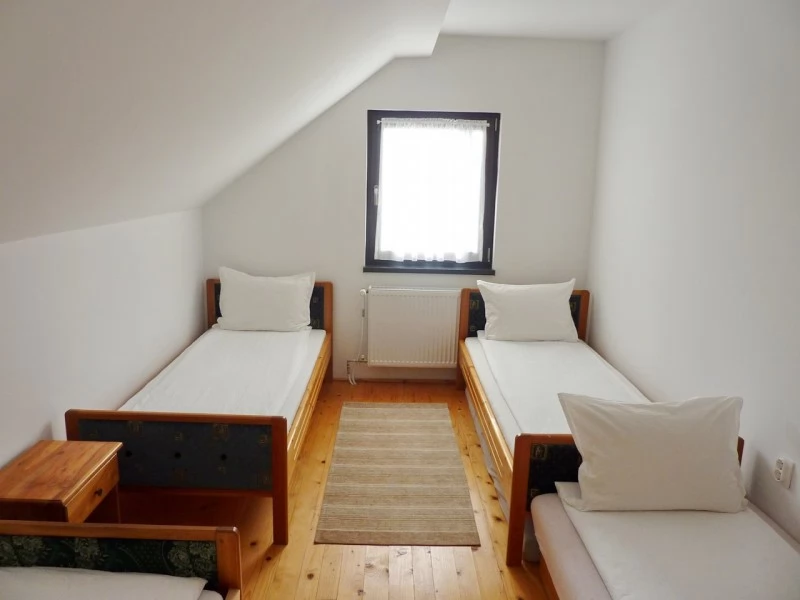 Barajul Zetea Cazare | Sat de vacanță (K0564-45) Imaginea poate fi supusă drepturilor de autor. Se recomandă contactarea titularului drepturilor.