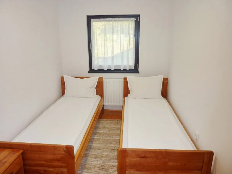 Barajul Zetea Cazare | Sat de vacanță (K0564-50) Imaginea poate fi supusă drepturilor de autor. Se recomandă contactarea titularului drepturilor.