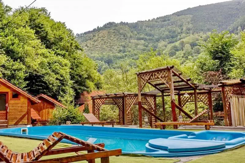 Sugág Szállás | Üdülőfalu (K1364-8) A kép szerzői jogvédelem alatt állhat. Javasolt a kapcsolatfelvétel a jog tulajdonossal.