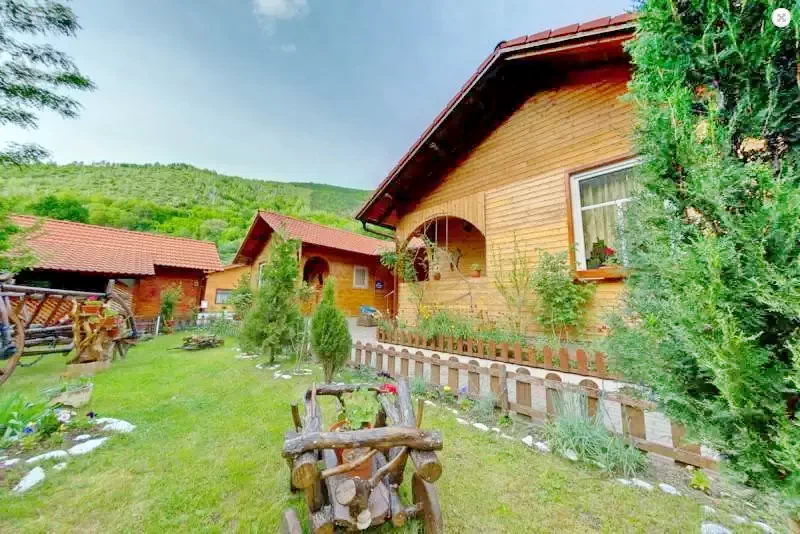 Șugag Cazare | Sat de vacanță (K1364-10) Imaginea poate fi supusă drepturilor de autor. Se recomandă contactarea titularului drepturilor.