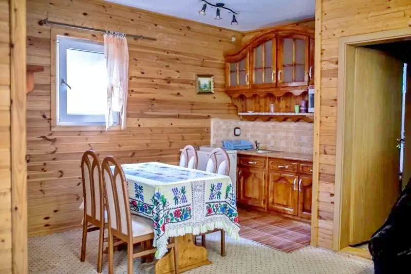 Șugag Cazare | Sat de vacanță (K1364-16) Imaginea poate fi supusă drepturilor de autor. Se recomandă contactarea titularului drepturilor.